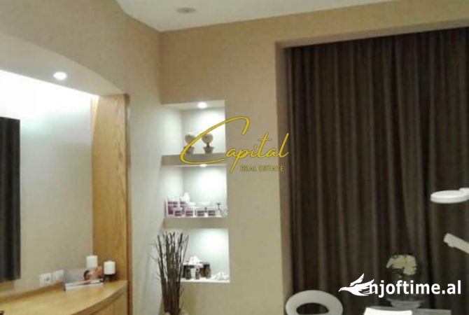 Ambiente Commerciale in Affitto 3+1 a Tirana - 500 Euro