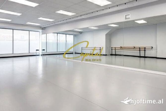 Ambiente Commerciale in Affitto 1+1 a Tirana - 4,500 Euro