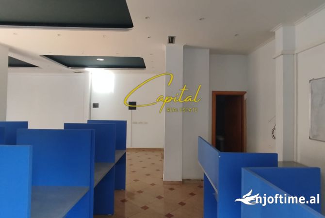 Ambiente Commerciale in Affitto 1+1 a Tirana - 800 Euro