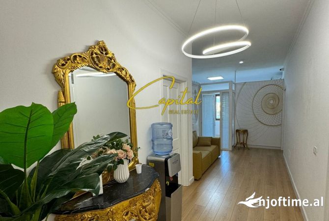 Ambiente Commerciale in Affitto 3+1 a Tirana - 1,500 Euro