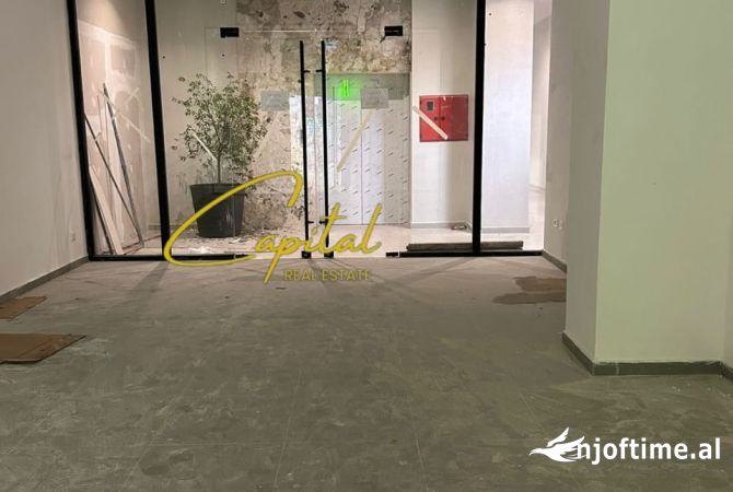 Ambiente Commerciale in Affitto 1+1 a Tirana - 350,000 Euro