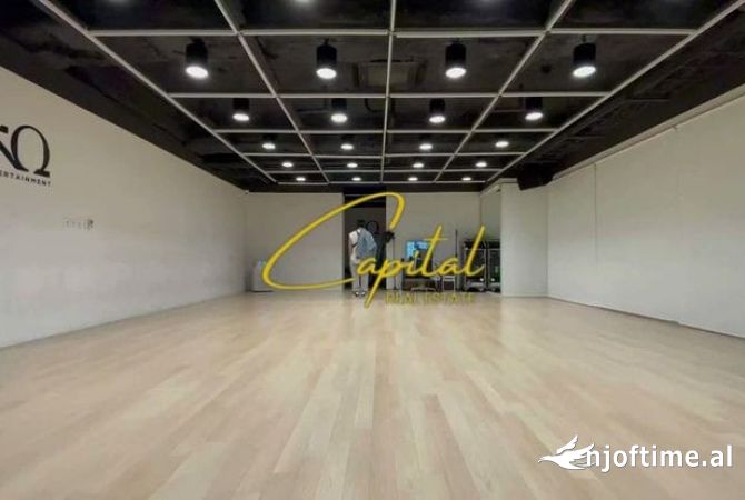 Ambiente Commerciale in Affitto 1+1 a Tirana - 1,500 Euro