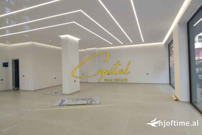 Ambiente Commerciale in Vendita 1+1 a Tirana - 550,000 Euro