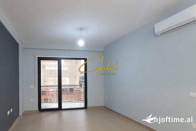 Ambiente Commerciale in Affitto 3+1 a Tirana - 550 Euro
