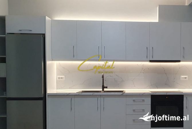 Ambiente Commerciale in Affitto 3+1 a Tirana - 550 Euro