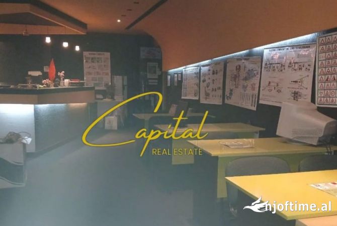 Ambiente Commerciale in Affitto 3+1 a Tirana - 500 Euro