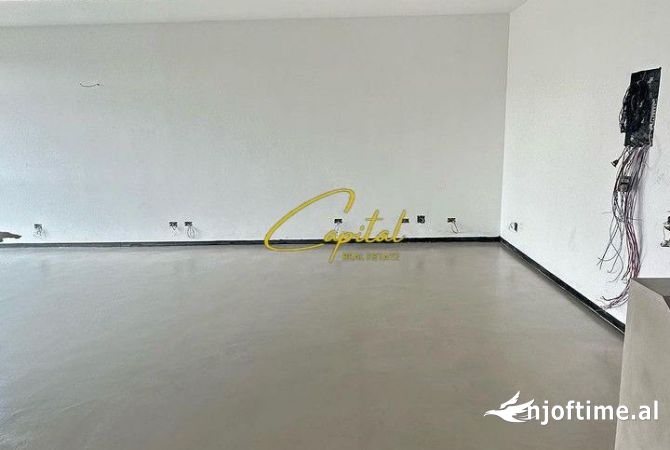 Ambiente Commerciale in Affitto 1+1 a Tirana - 700 Euro