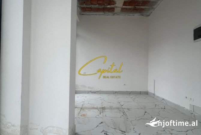 Ambiente Commerciale in Affitto 1+1 a Tirana - 550 Euro
