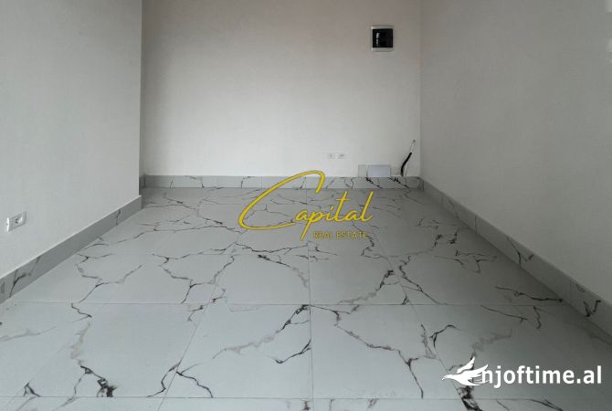 Ambiente Commerciale in Affitto 1+1 a Tirana - 600 Euro
