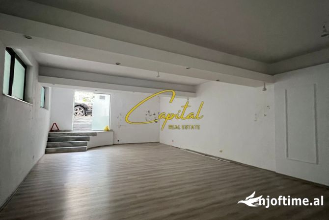Ambiente Commerciale in Affitto 1+1 a Tirana - 700 Euro