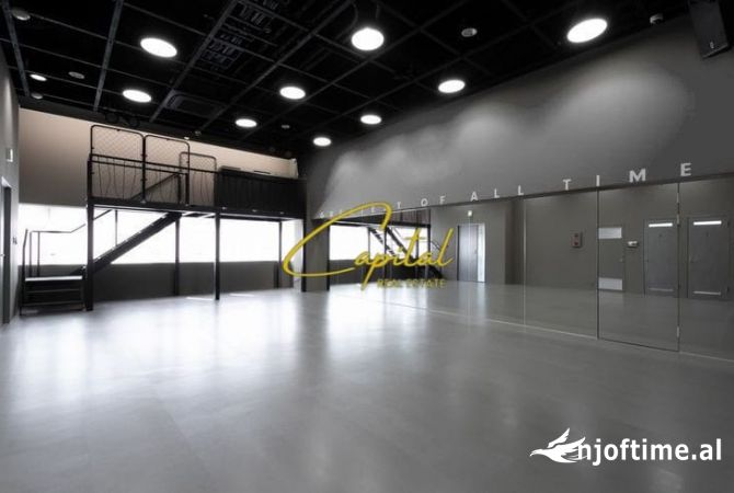 Ambiente Commerciale in Affitto 3+1 a Tirana - 3,000 Euro