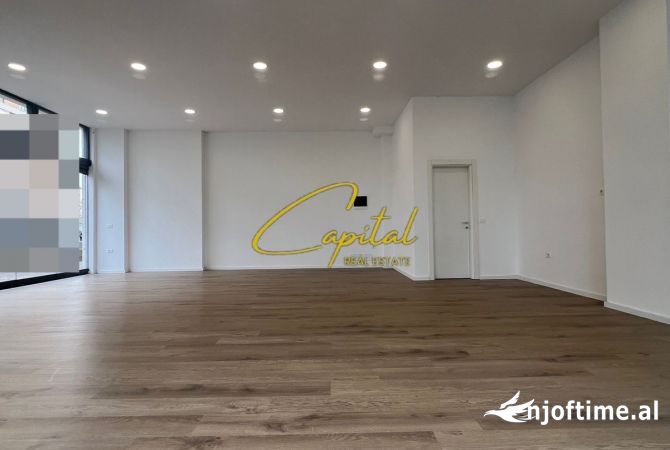 Ambiente Commerciale in Affitto 1+1 a Tirana - 1,200 Euro