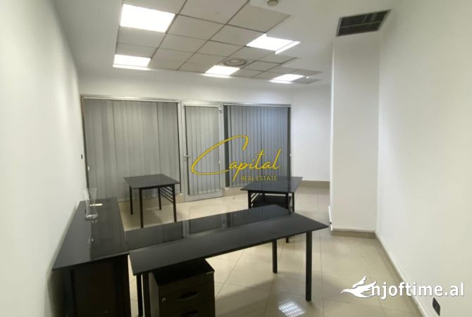 Ambiente Commerciale in Affitto 3+1 a Tirana - 700 Euro