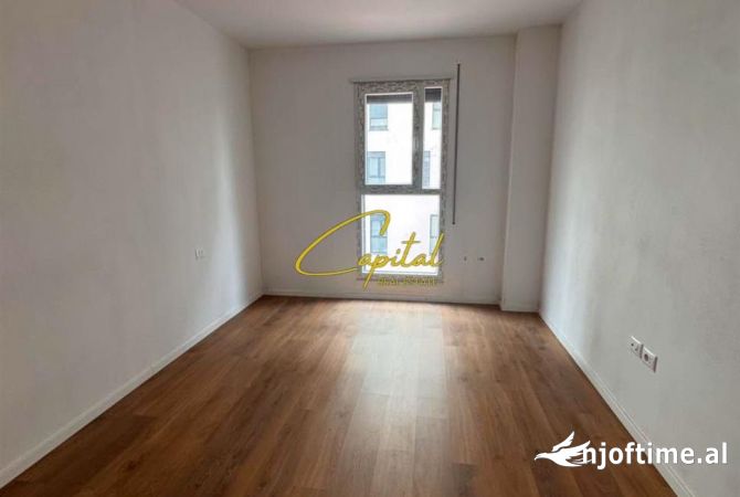 Ambiente Commerciale in Affitto 3+1 a Tirana - 600 Euro