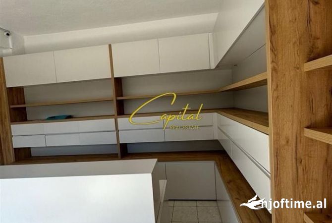 Ambiente Commerciale in Affitto 1+1 a Tirana - 50,000 Leke