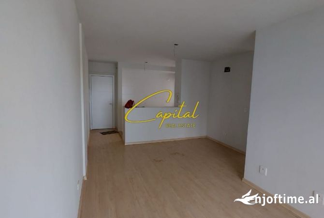 Ambiente Commerciale in Affitto 1+1 a Tirana - 1,200 Euro