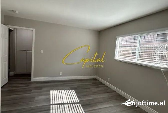Ambiente Commerciale in Affitto 3+1 a Tirana - 1,300 Euro