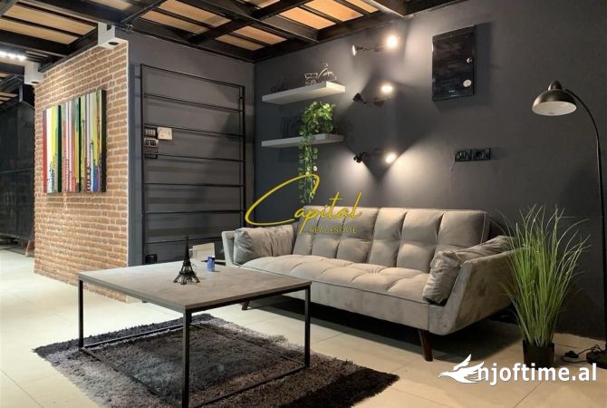 Ambiente Commerciale in Affitto 3+1 a Tirana - 55,000 Leke