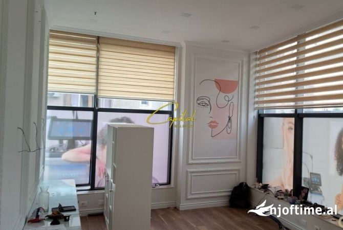 Ambiente Commerciale in Affitto 3+1 a Tirana - 700 Euro