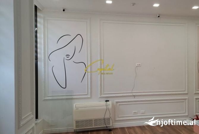 Ambiente Commerciale in Affitto 3+1 a Tirana - 700 Euro