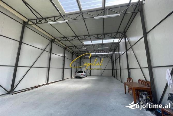 Ambiente Commerciale in Affitto 1+1 a Tirana - 1,000 Euro