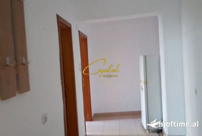 Ambiente Commerciale in Affitto 3+1 a Tirana - 950 Euro