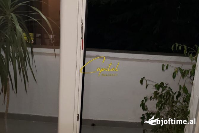 Ambiente Commerciale in Affitto 3+1 a Tirana - 65,000 Leke