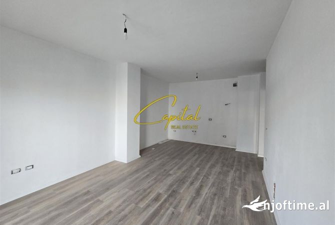 Shtepi ne shitje Apartament ne Tirane, 1+1, Mobilimi Bosh, pa mobiluar, Pagesa 120,000  Euro.