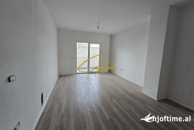 Shtepi ne shitje Apartament ne Tirane, 1+1, Mobilimi Bosh, pa mobiluar, Pagesa 120,000  Euro.