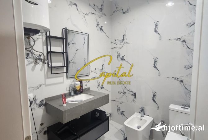 Appartamento in vendita a Tirana 2+1, Arredato