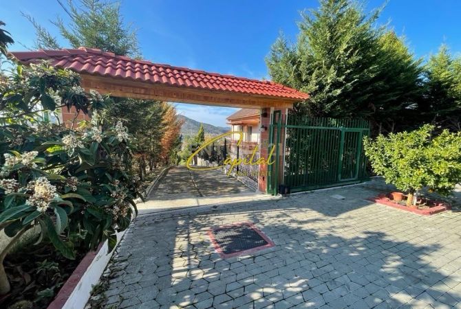 Shtepi ne shitje Vila Luksoze ne Tirane, 4+1, Mobilimi E mobiluar, Pagesa 350,000  Euro.