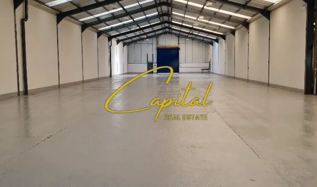 KAPANON ME QERA 1300 M2 RRUGA E ARBERIT 2.100 EURO