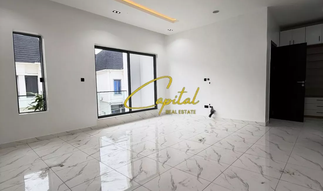 ZYRE ME QERA 140 M2 ISH EKSPOZITA 1.350 EURO