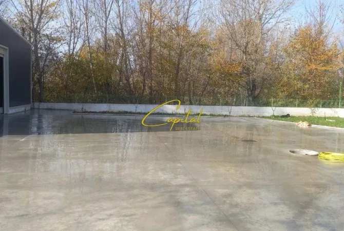 Business Property for Rent 4+1 in Tirana - 1,500 Euro