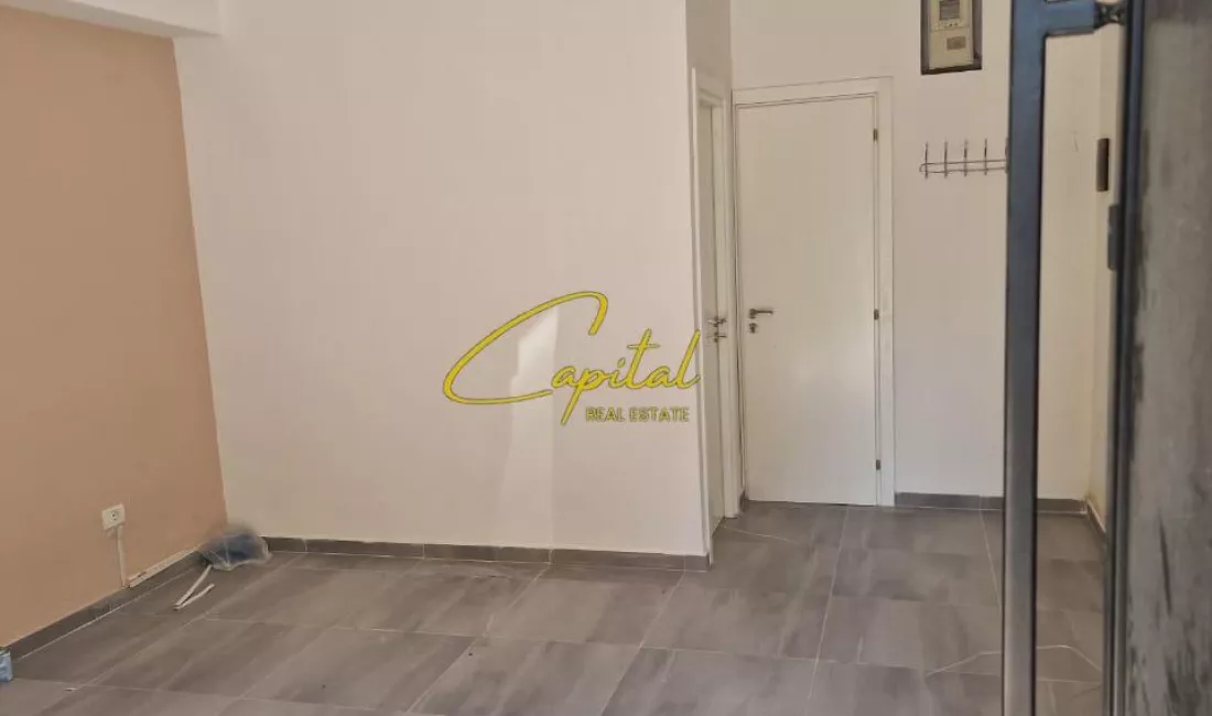 ZYRE ME QERA 30 M2 RRUGA MINE PEZA 45.000 LEKE