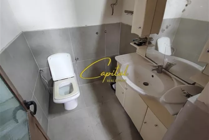 Business Property for Rent 4+1 in Tirana - 130,000 Leke