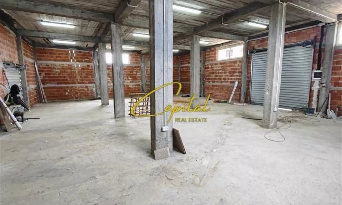 MAGAZINE ME QERA 200 M2 SAUK 130.000 LEKE