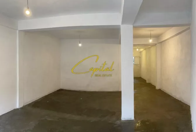 Business Property for Rent 4+1 in Tirana - 35,000 Leke