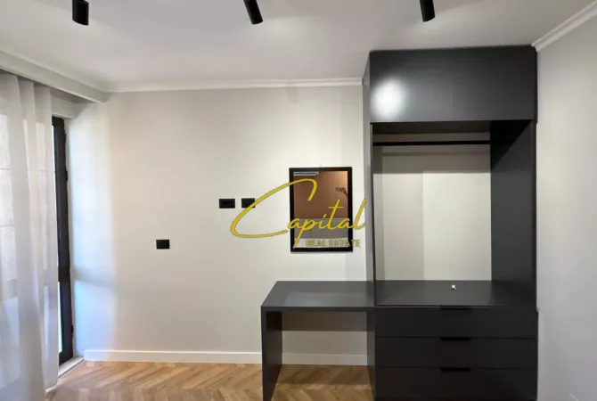 Shtepi ne shitje Apartament ne Tirane, 1+1, Mobilimi E mobiluar, Pagesa 268,000  Euro.