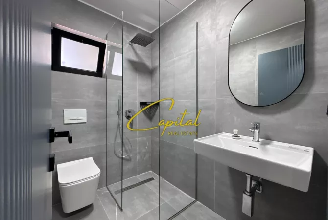 Shtepi ne shitje Apartament ne Tirane, 1+1, Mobilimi E mobiluar, Pagesa 268,000  Euro.