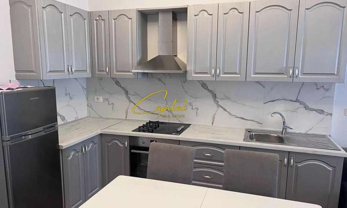Shtepi me qera Apartament ne Tirane, 2+1, Mobilimi E mobiluar, Pagesa 450  Euro.