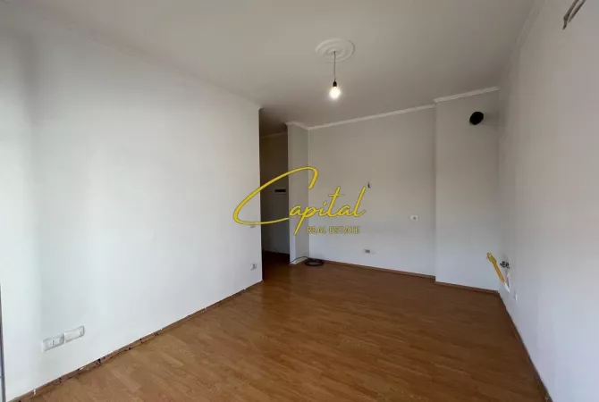 ZYRE ME QERA 70 M2 21 DHJETORI 70.000 LEKE