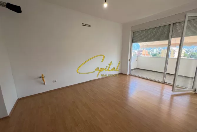 Business Property for Rent 3+1 in Tirana - 70,000 Leke