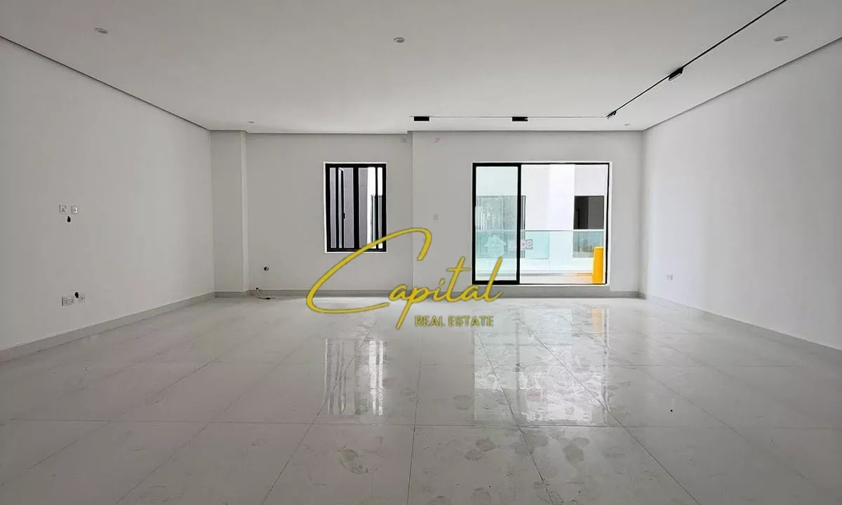 DYQAN ME QERA 65 M2 RRUGA E KAVAJES 2000 EURO