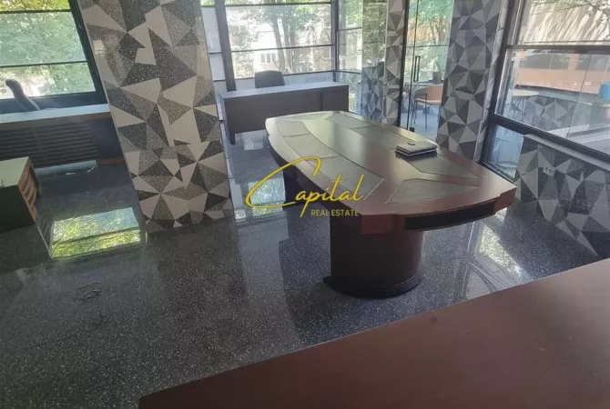 Business Property for Rent 3+1 in Tirana - 600 Euro