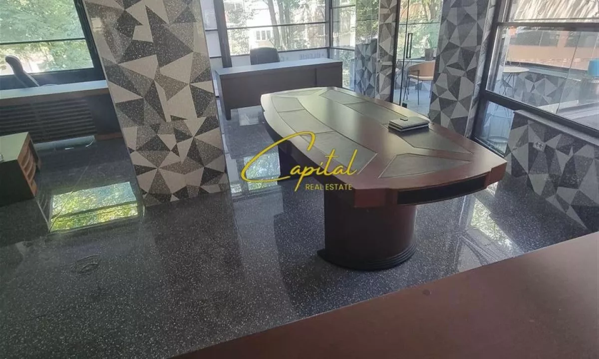 ZYRE ME QERA 90 M2 RRUGA MINE PEZA 600 EURO