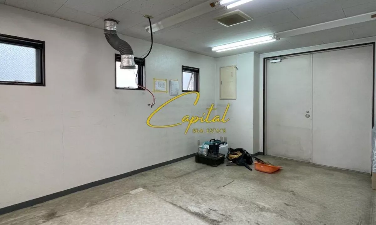 MAGAZINE ME QERA 47 M2 RRUGA MUHAMET GJOLLESHA 50.000 LEKE