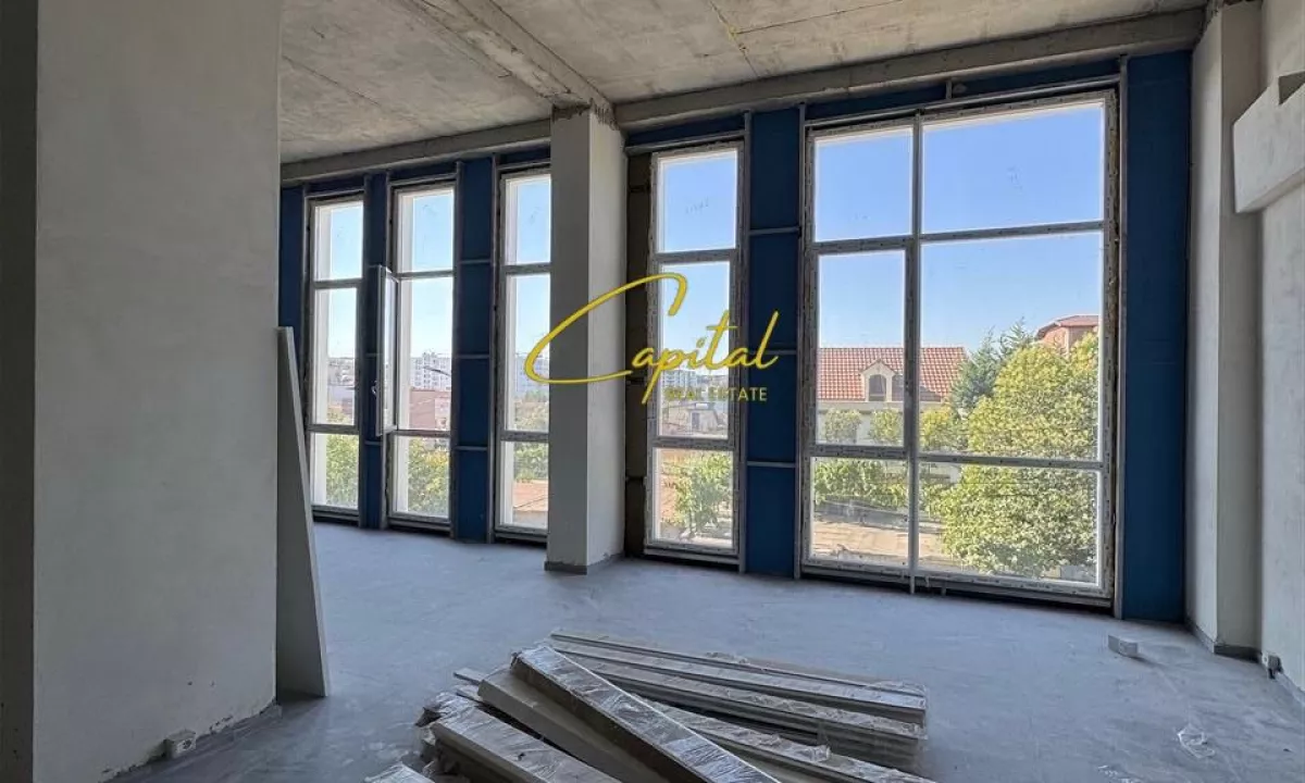 AMBIENT BIZNESI ME QERA 550 M2 BULEVARDI I RI 3000 EURO