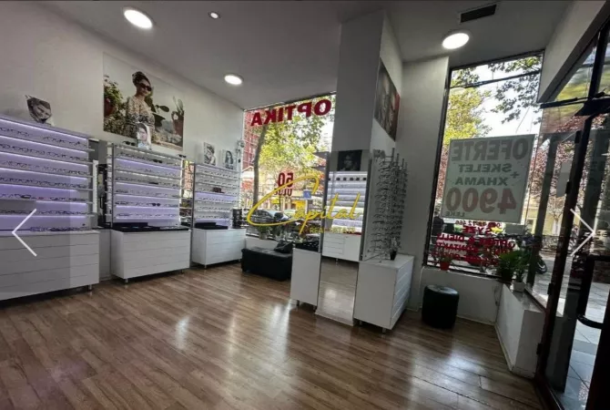 Business Property for Rent 1+1 in Tirana - 1,200 Euro