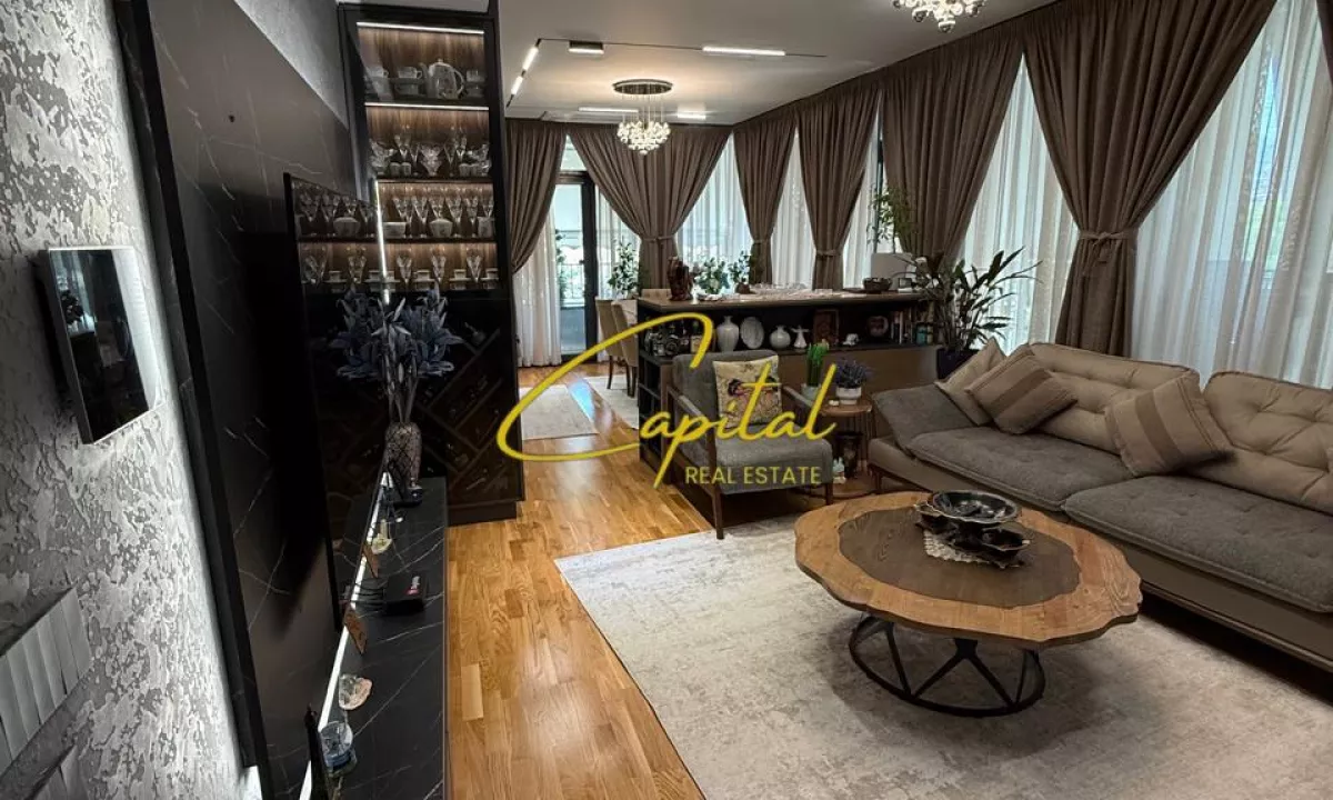 Appartamento in vendita a Tirana 2+1, Arredato